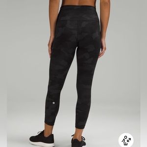 Lululemon black camo wunder under training tights leggings size 12